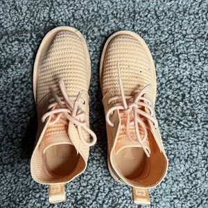 UGG Neumel Breeze Peach SIZE 9